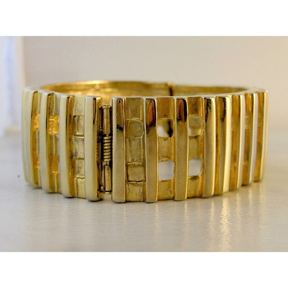 Vintage Lucien Piccard Clamper Bracelet Gold Plated Cuff , Signed - Picture 4 of 5